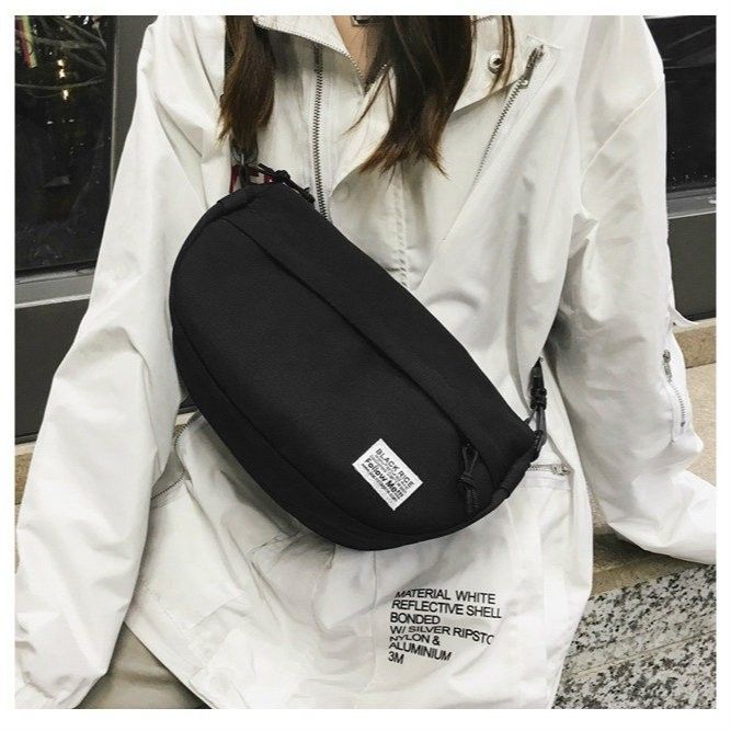 ボディーバッグ ショルダーバッグ ブラック 黒 韓国 肩掛け 原宿 渋谷 女子