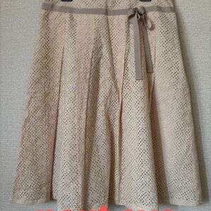 【next eye. ネクストアイ】 レーススカート ベージュ リボン付き. サイズ2