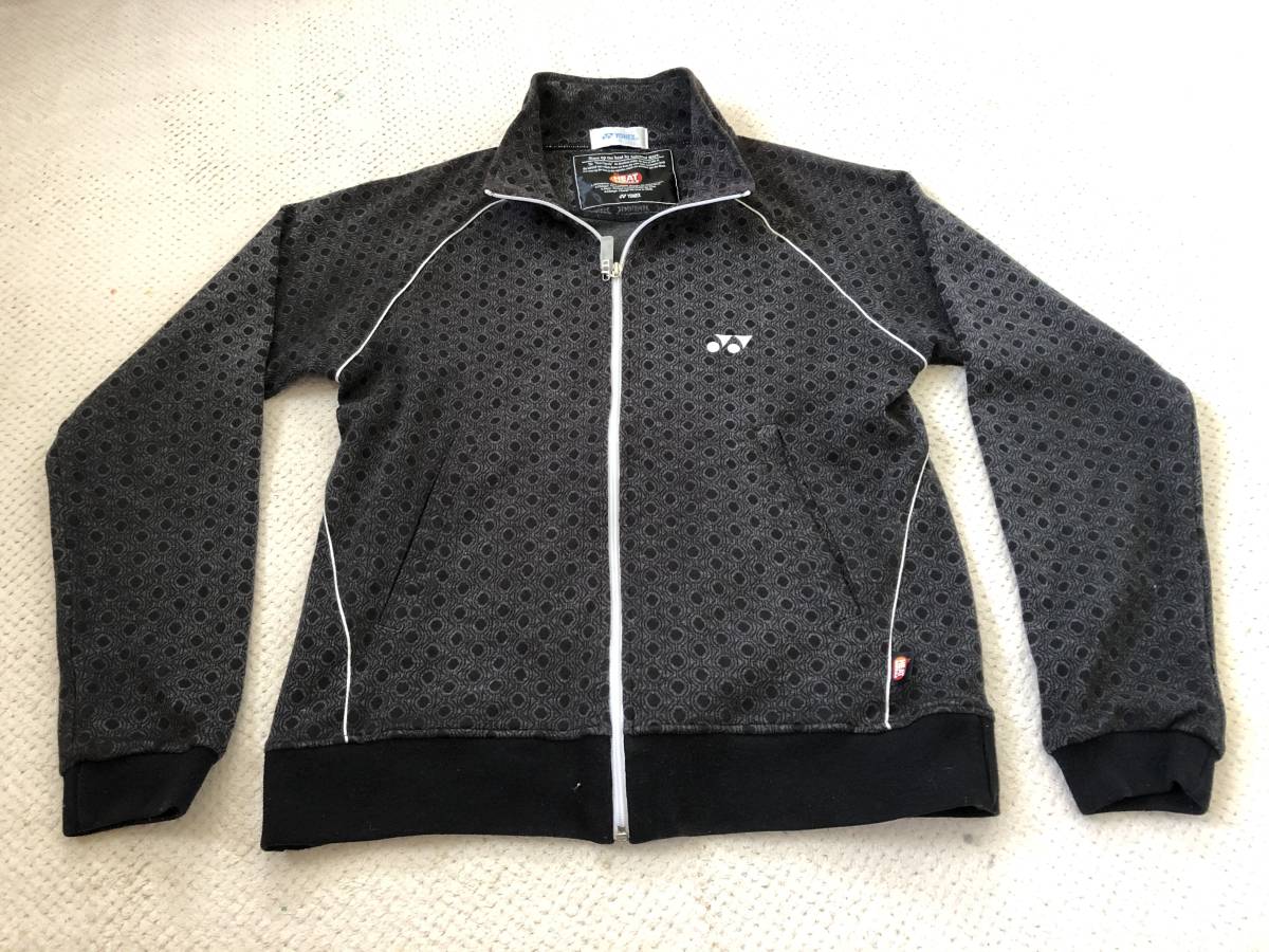 大幅値下げ期間限定価格売切中古品美品YONEX HEAT CAPSULE上下セットアップM、Sサイズこれからのシーズンにどう!ラスト1着!早い者勝ち!