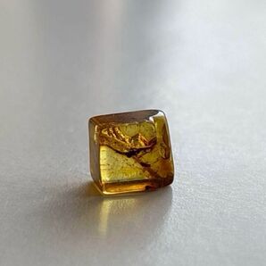 0.4g バルティックアンバー ミニミニサイズ アンバー ナチュラル 琥珀 天然石