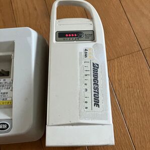 ヤマハ電動自転車用バッテリー 4.0Ah ホワイトと充電器