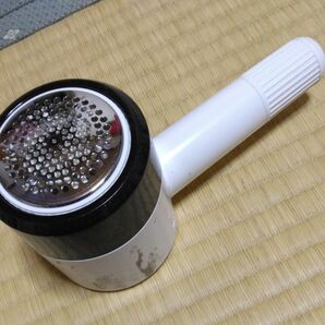 毛玉取り器 電動 ホワイト ブラック