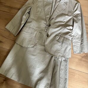 グリーンレーベルリラクシング セットアップ ベージュスカートスーツ
