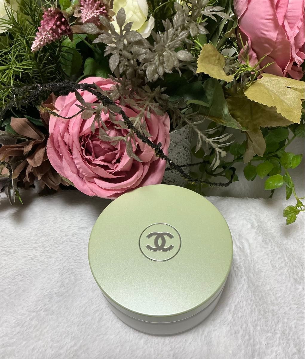 シャネルボディ エクセレンス ファーミング クリーム150g未開封