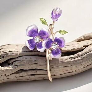 ブローチ 花 パープル 紫 フローラル 上品 清楚 華麗 エレガント フォーマル かわいい 可愛い キュート アクセサリーピン