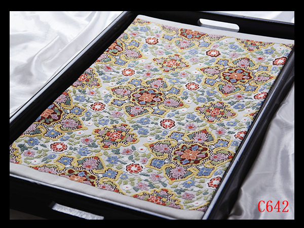 美術】C642厳選西陣 相良刺繍 繊細な手刺繍の表情 正倉院唐草花文様