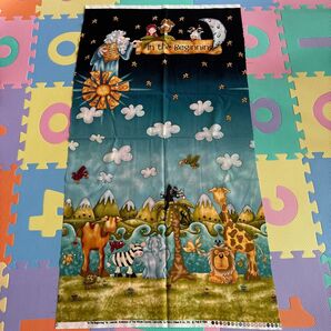 In the Beginning 生地・聖書物語 創世記・神様が自然界の創造順番を書き示した紙を持ってるイラスト生地です