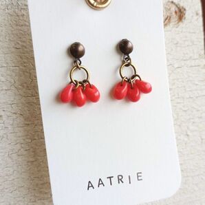 194.レッドドロップの3連アンティークゴールドピアス イヤリング/金額アレルギー対応金具に変更可 チェコビーズ ガラス 金古美