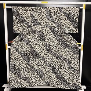 9-137 小紋 着物 モダン