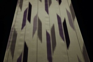 【京わぎれ】正絹 長襦袢はぎれ 矢絣文様 乳白色地×紫系 袷うそつき袖・替え袖用4.4m