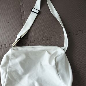 ホワイト キャンバス ショルダーバッグSHEEN