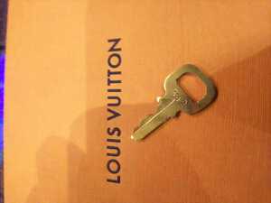 送料無料 鍵のみになります。番号342 美品 Louis Vuitton パドロック カデナ 南京錠 ルイヴィトン 鍵 ゴールド