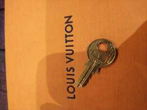送料無料 鍵のみになります。番号219 美品 Louis Vuitton パドロック カデナ 南京錠 ルイヴィトン 鍵 ゴールド