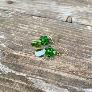 *大きめ*ビーズとチェコガラスピアスorイヤリング(オリーブ×オペークグレイ)