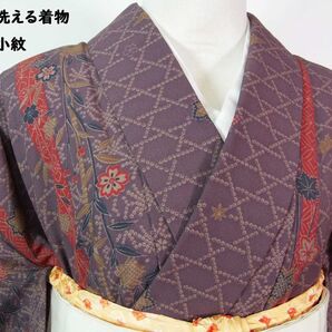 美品 単衣 洗える着物 附け下げ 小紋 網代に花文様 縮緬 手縫い 灰色帯びた茶色