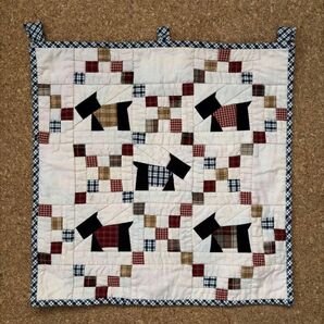 おばあちゃんの作ったパッチワーク タペストリー