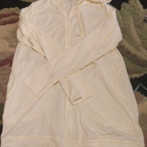 フルジップロングパーカー、クリーム色