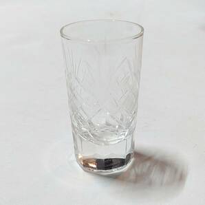 ショットグラス 切子 口径約3.4㎝ 高さ約6㎝ 酒器 ガラス ぐい飲み 【1633】の画像1