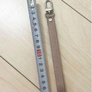新品 スマホ ストラップ ピンクベージュ 金具 かわいい 可愛い オシャレカラー