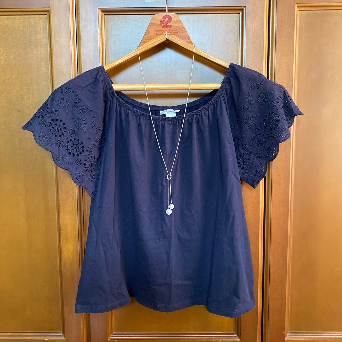 H&M ネイビー コットン オフショルダー 刺繍袖カットソー　S/XS フレンチスリーブ フリル 半袖 Tシャツ