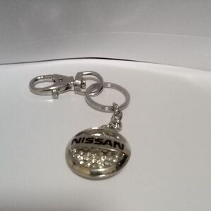 新品 長期保管品 日産 キーホルダー ラインストーン キーリング (裏に傷、へこみあり)