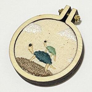 刺繍 亀 ミニチュア 刺繍枠 ハンドメイド