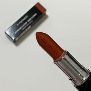 MAC ラスターガラスリップスティック 563オビアスリー