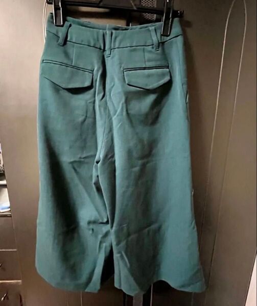 ワイドパンツ ガウチョパンツ エメラルドグリーン Mサイズ 秋服 秋物