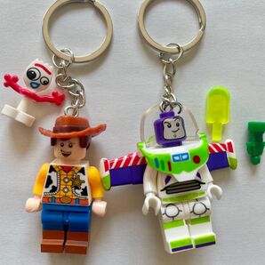新品レゴ互換 ミニフィグ ミニフィギュア キーホルダートイストーリー バズ・ライトイヤー ウッディ 2点セット