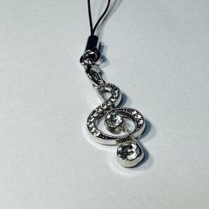 ト音記号のスマホストラップ ラインストーン シルバー系