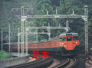 鉄道写真、645ネガデータ、111995730023、113系、JR東海道本線、根府川～早川、1998.07.02、（4591×3362）