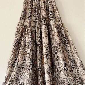 【最終値】パイソン柄 新品 COMCOCA ロングスカート フレアスカート シャーリングゴム 1段ティアード FREEサイズ
