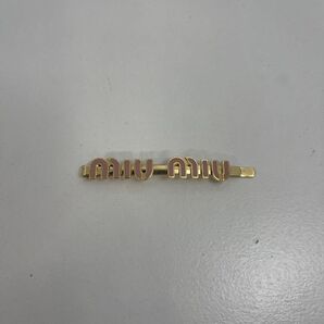 MIUMIU ヘアピン エナメルメタル ロゴ