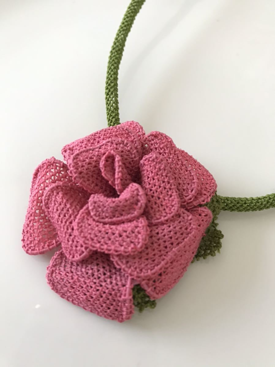 Ieneoya Halskette Handgestrickte Blume Rose Pink Accessoire ◇Kostenloser Versand◇, Handgefertigt, Accessoires (für Damen), Halskette, Anhänger, Halsband