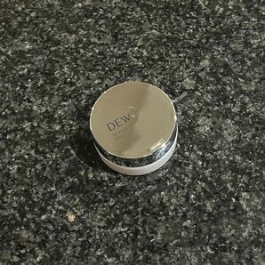 DEW リップゾーンセラム