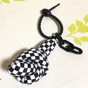 市松模様 キーホルダー チャーム 黒白