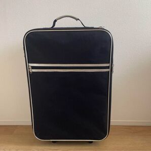 ブラックキャリーケース 伸縮ハンドル付き