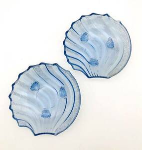 （R2-0285）昭和レトロ　シェル型ガラス小皿２枚　和硝子　デザート皿　フルーツ皿　気泡　貝　ブルー