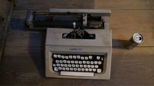  typewriter Vintage oliveti letter