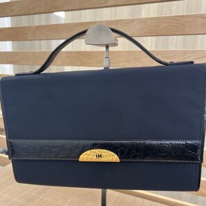 HMロゴ ハンドバッグ ブラック クロコ型押し ゴールド金具 フォーマル