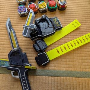 仮面ライダー鎧武ガイム 変身ベルト 無双セイバー ロックシード バンダイ