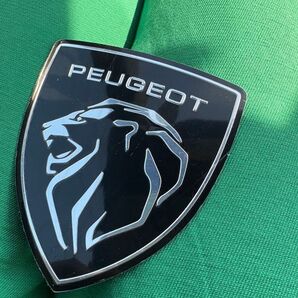 プジョー ロゴステッカー 車体 シールで貼り付けられる