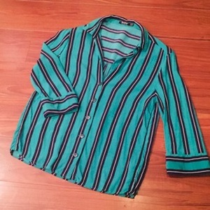 [Bershka] stripe pattern shirt size/ XS emerald green 7 minute sleeve bell shuka