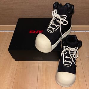 F.V.V.O スニーカー