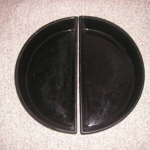 黒の半月型花器