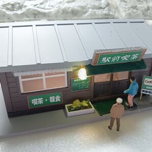 【HOゲージ】【夜景】着色完成品・ストラクチャー(・駅前 喫茶店) 照明付き