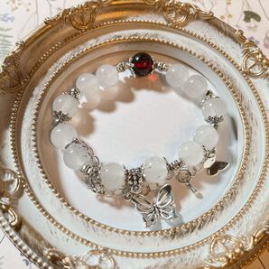 【相場以下!!】天然石 パワーストーン ブレスレット 蝶チャーム ホワイト レッド シルバー
