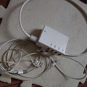 ELECOM USBハブ 4ポート 保管後 確認していないのでジャンクです AC のコンセントは使えません