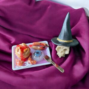 No.957 ミニチュア ホラーフード 指いっぱいタワーケーキ 目玉ゼリー 指クッキー ガイコツ 魔女帽子 お化け屋敷ハンドメイド