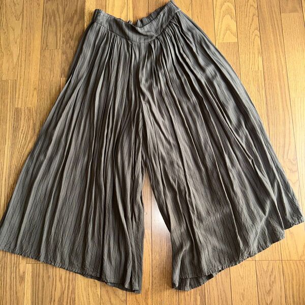 ストライプ柄ワイドパンツ ガウチョパンツ カーキ系 ゆったり カジュアル